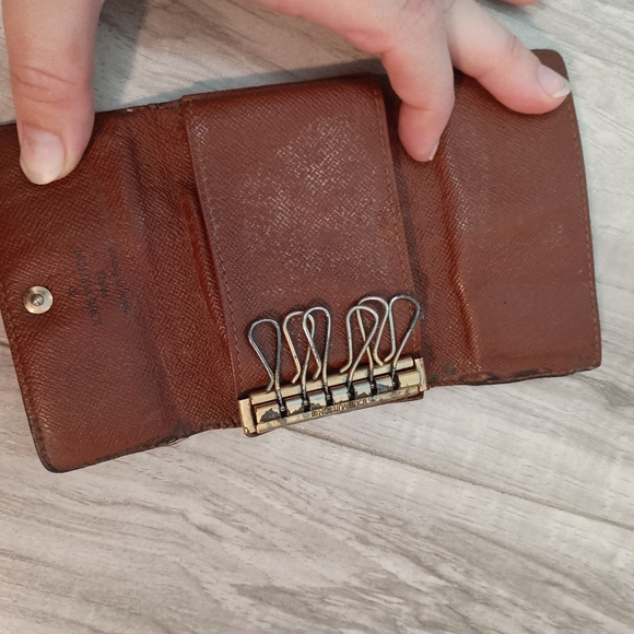 Louis Vuitton Key Case Monogram Multicle 6 - Picture 6 of 8
